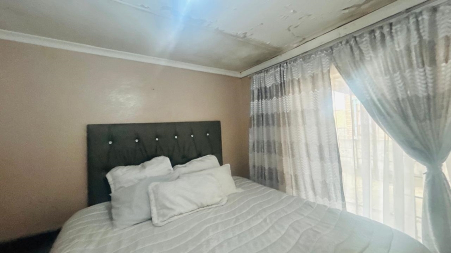 5 Bedroom Property for Sale in Zamdela Free State